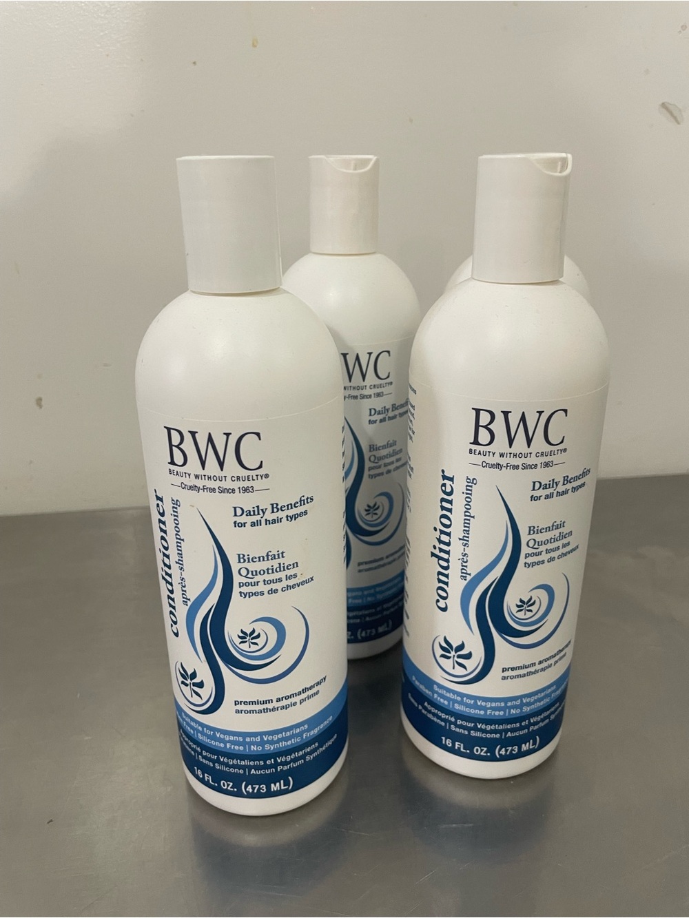 Daily Benefits Conditioner — White & Blue Nourishing Formula